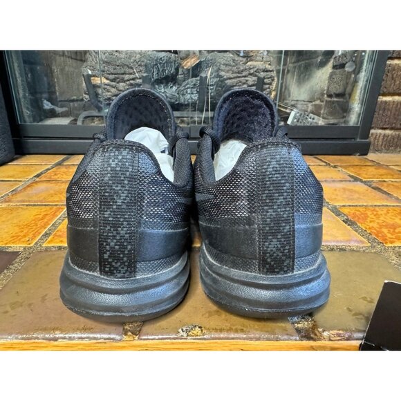 Mens 8 Nike Kobe Mentality Triple Black Athletic Basketball Sneakers 704942-002 - Picture 6 of 9